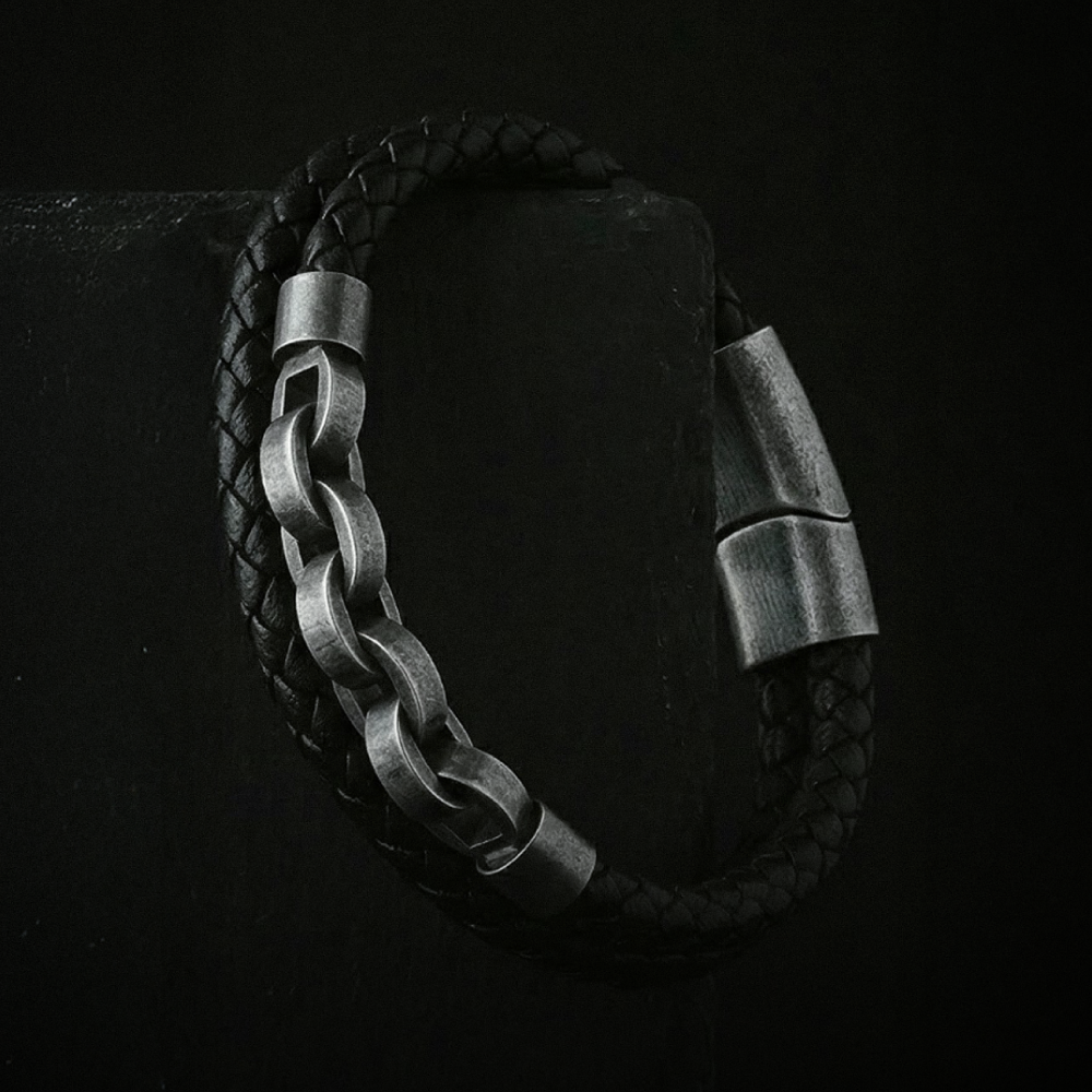 Pulseira de Couro Duplo e Correntes em Aço Inoxidável