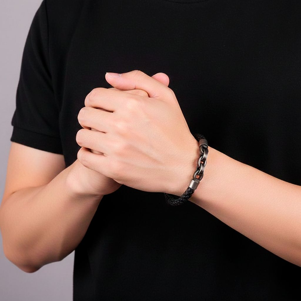 Pulseira de Couro e Correntes em Aço Inoxidável