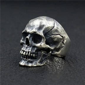 Anel Nordic Skull em Prata Envelhecida - Tesouros Vikings