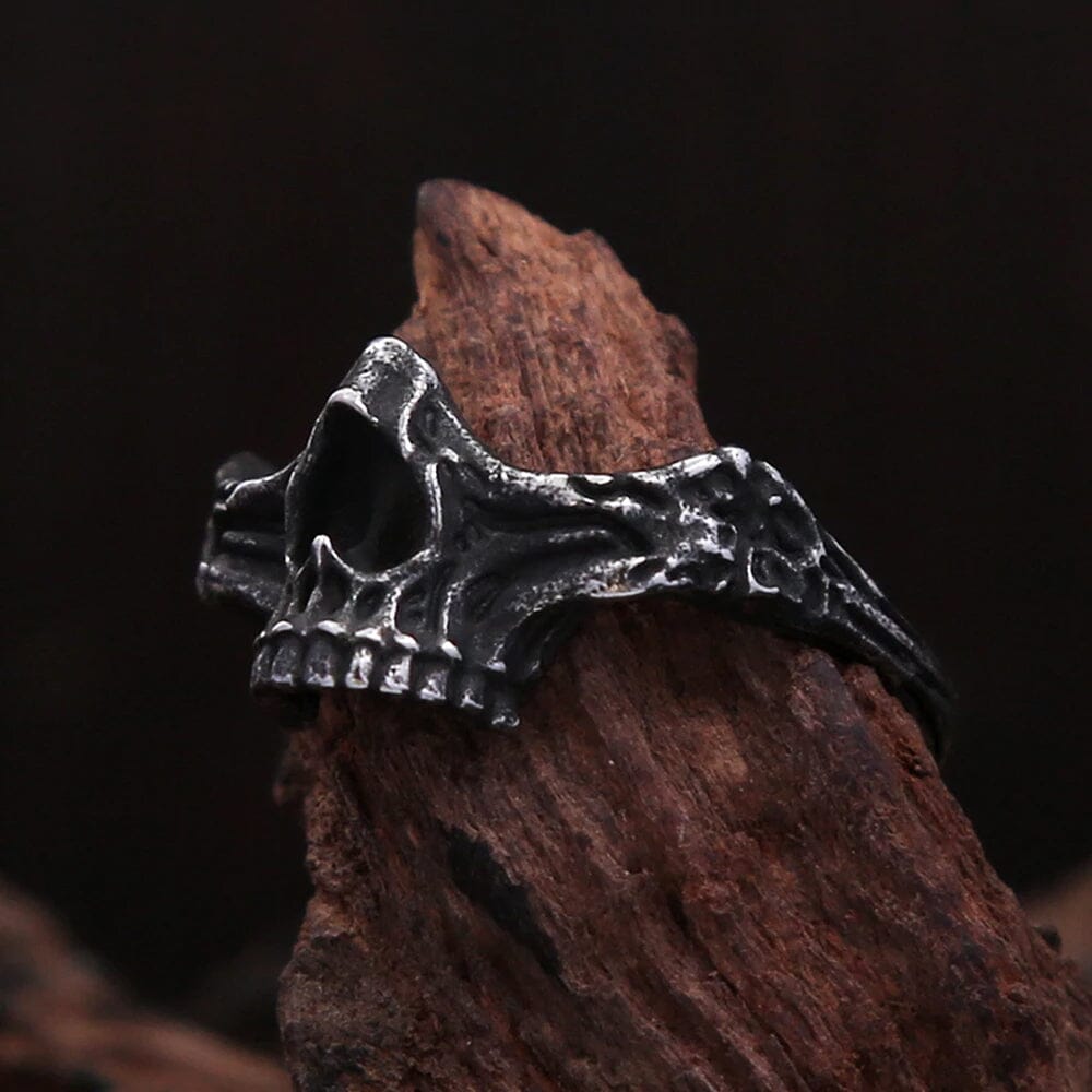 Anel Broken Skull Envelhecido em Aço Inoxidável Ring Tesouros Vikings