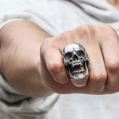 Anel Caveira Viking em Aço Inoxidável Anel Tesouros Vikings