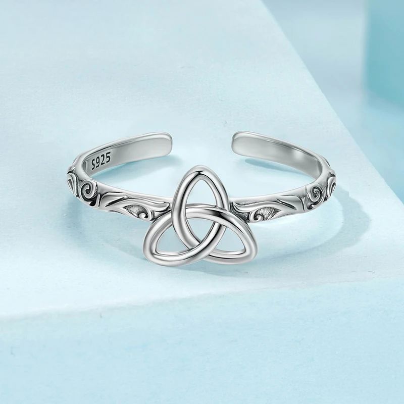 Anel Triquetra Celta em Prata 925 Ajustável Ring Tesouros Vikings
