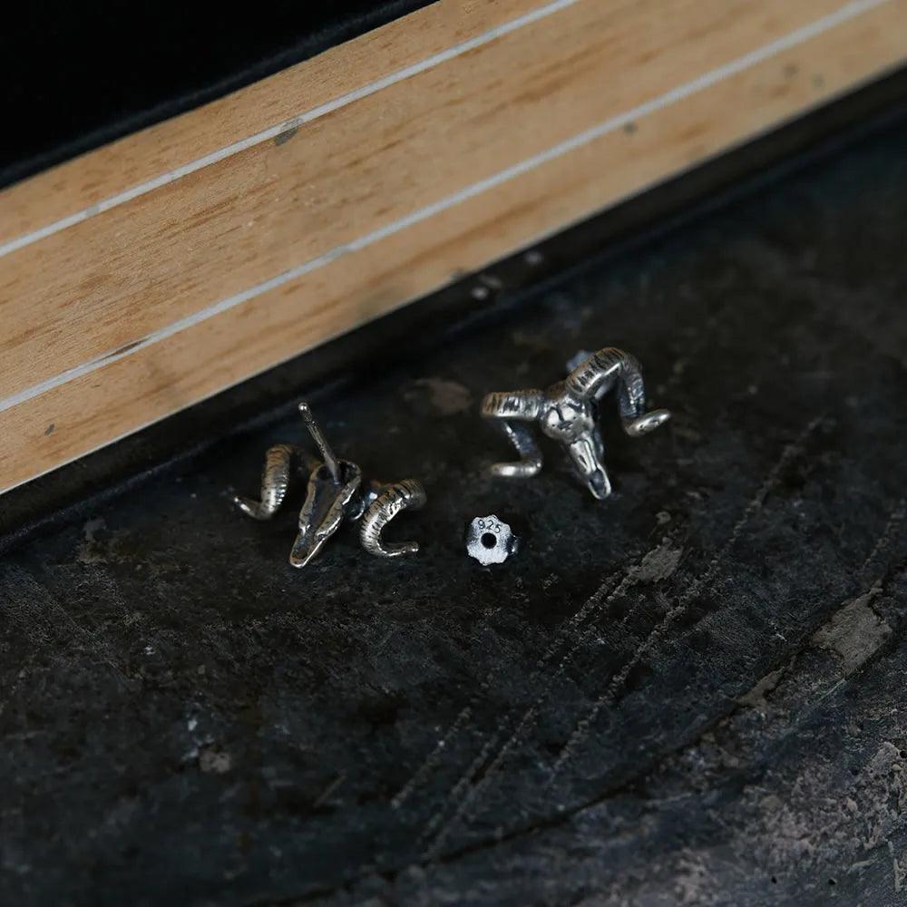Brincos Goat Skull em Prata 925 Brincos Tesouros Vikings
