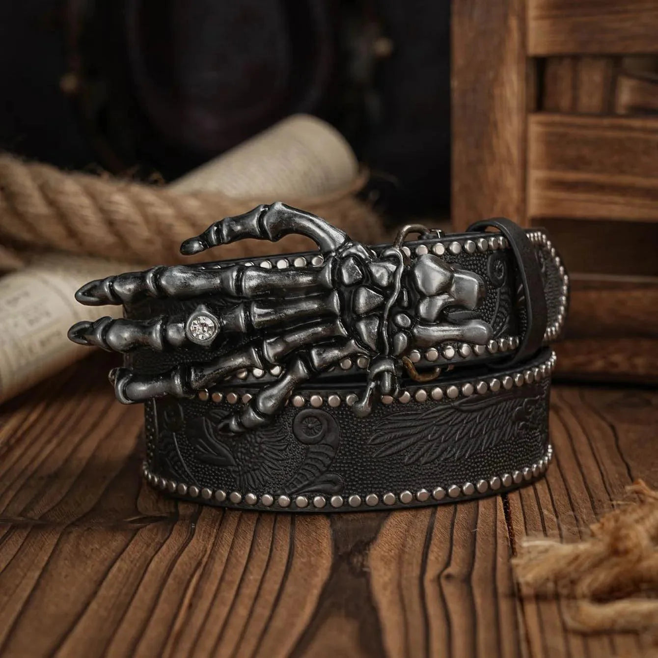 Cinto de Couro Skeleton Hand Tesouros Vikings