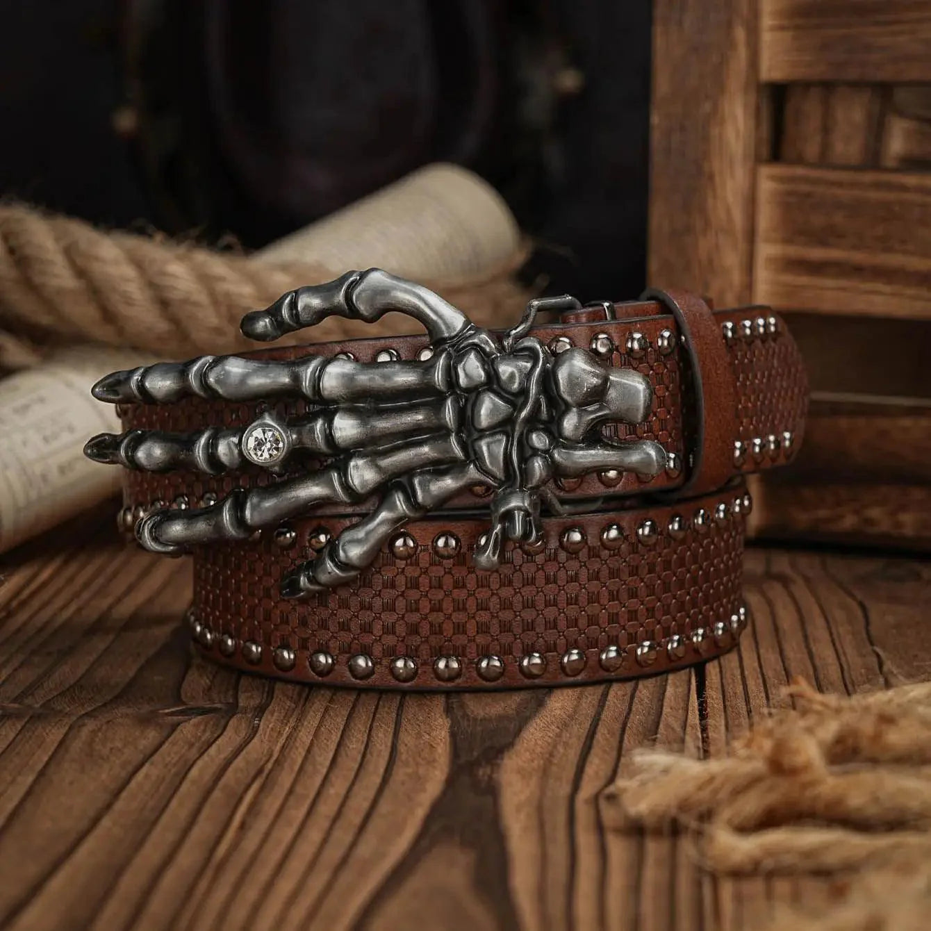 Cinto de Couro Skeleton Hand Tesouros Vikings