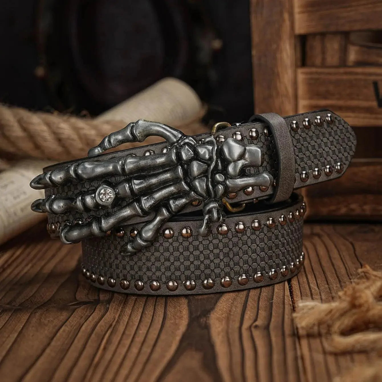 Cinto de Couro Skeleton Hand Tesouros Vikings