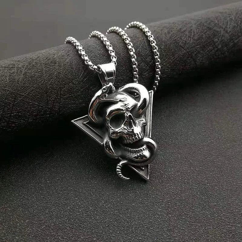 Colar de Caveira com Serpente em Aço Inoxidável Necklace Tesouros Vikings