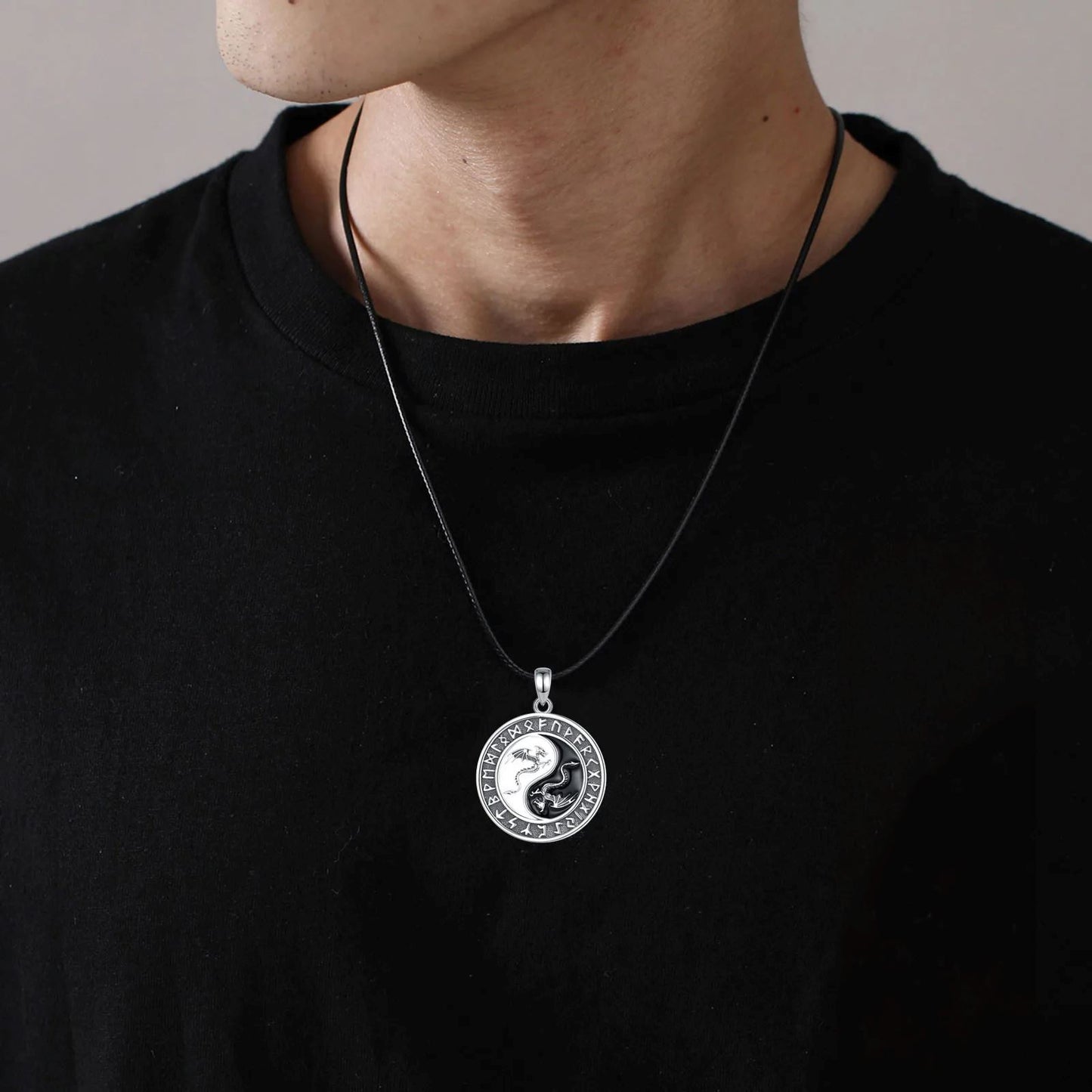 Colar de Dragão Yin-Yang com Runas em Prata 925 Necklace Tesouros Vikings