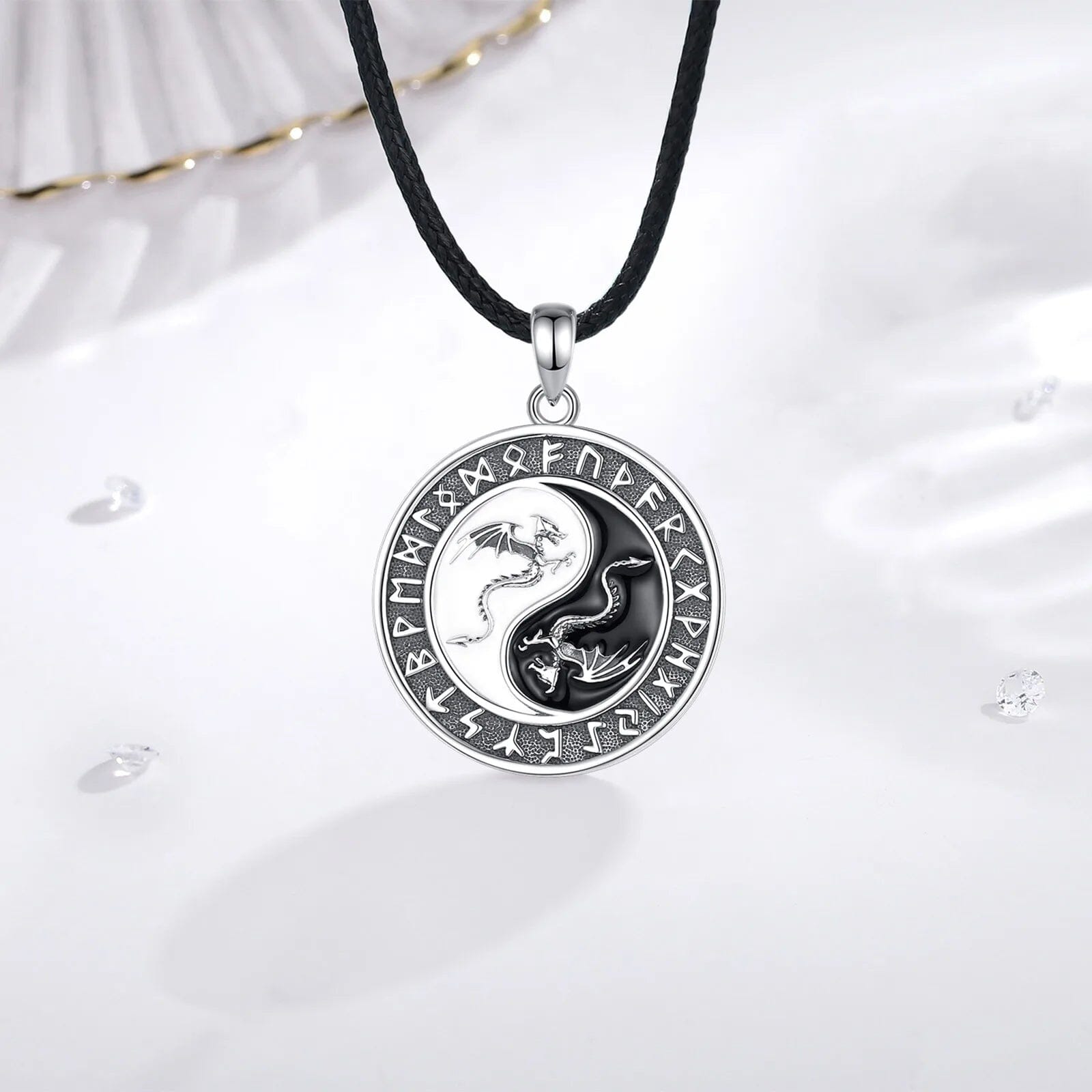 Colar de Dragão Yin-Yang com Runas em Prata 925 Necklace Tesouros Vikings