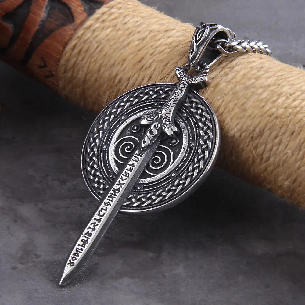 Colar Guardião de Midgard: Escudo e Espada em Aço Inoxidável Necklace Tesouros Vikings